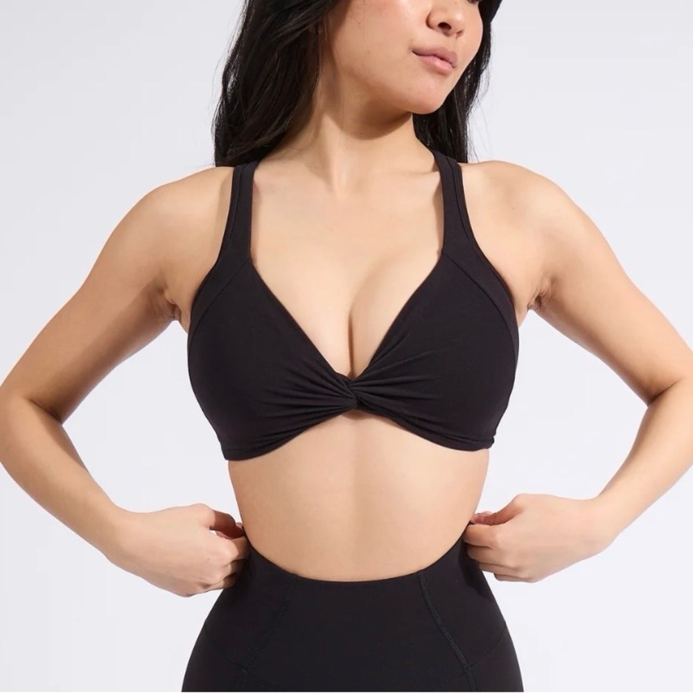 NWT Buffbunny Curve Twist Bra